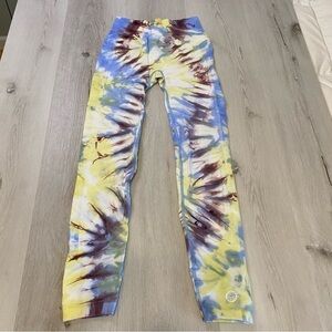 Tory Sport Tie Dye Seamless Chevron Cropped Leggings, Blue/Yellow/Burgundy, XS
